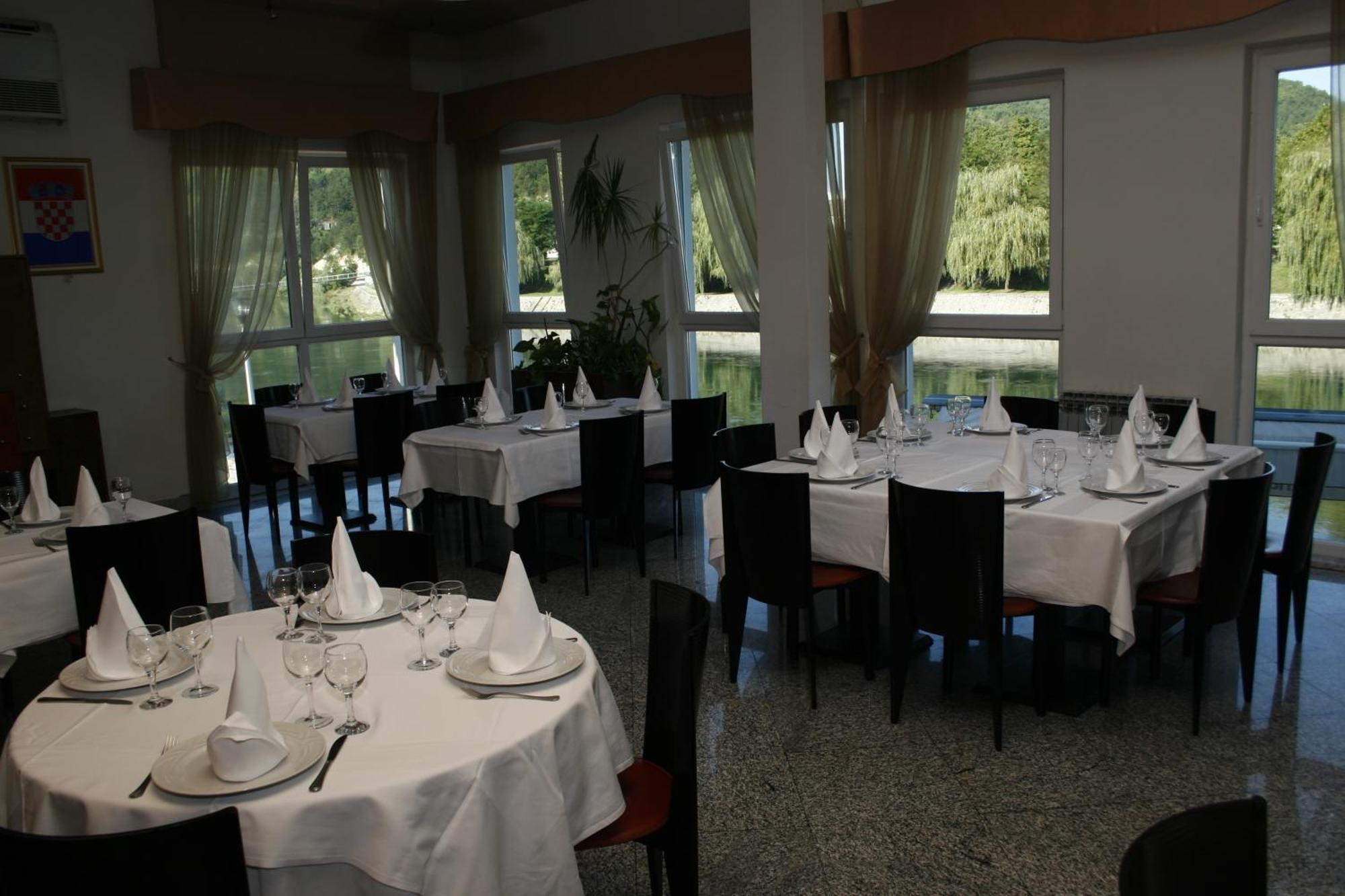 Hotel Sv. Mihovil Trilj Esterno foto