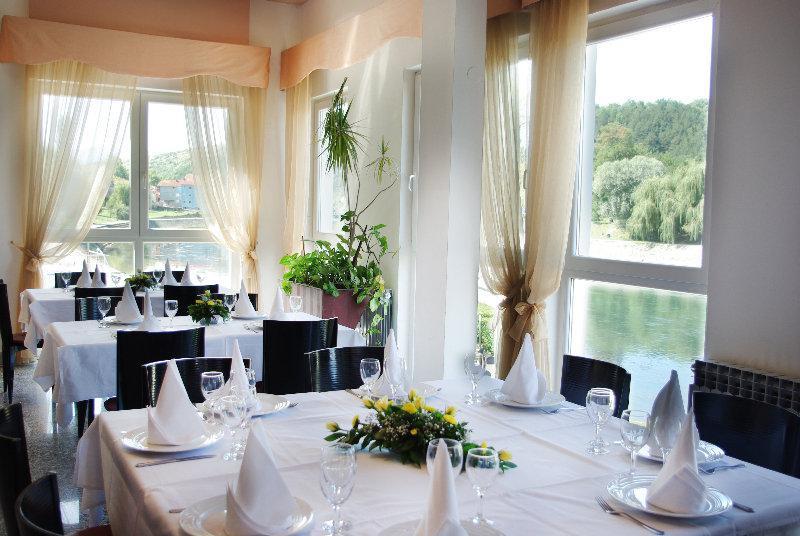 Hotel Sv. Mihovil Trilj Esterno foto