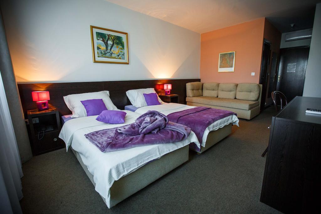 Hotel Sv. Mihovil Trilj Esterno foto